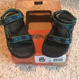 Boys TEVA SANDALS. SIZE 8
